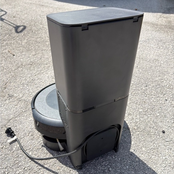 iRobot Roomba i2 i3 i3+ i4 i5+ Base Automatic Dirt Disposal Charging Dock - Picture 2 of 4